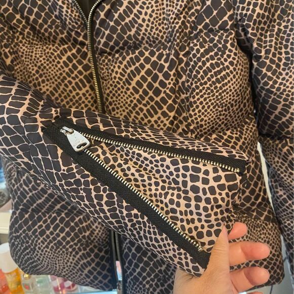 Women’s Via Spiga Down Filled Puffer Jacket 
Size Small - Picture 7 of 10